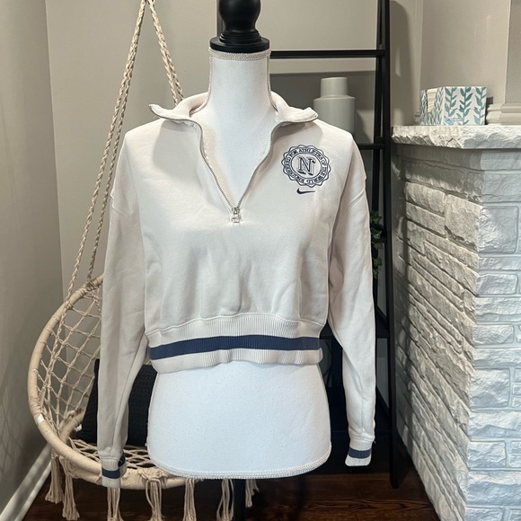 Nike Cropped Pullover - Picture 2 of 10